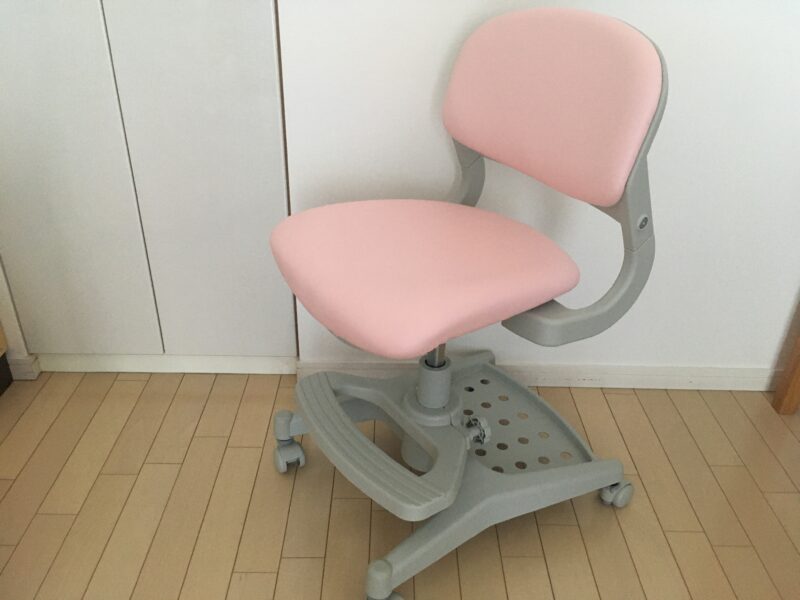 オススメの学習椅子、コイズミのハイブリッドチェア(ピンク)
