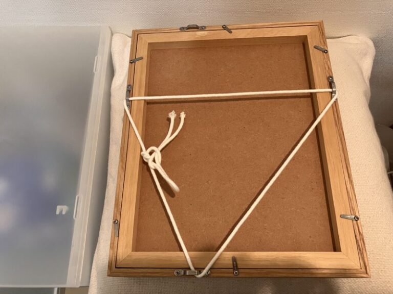 【壁に穴を開けないで額縁や時計を飾る方法】コマンドフックなら壁を傷つけない！ ワンオペママのゆとり時間のつくり方